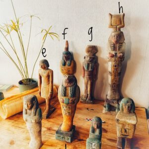 Répliques de statuettes égyptiennes
