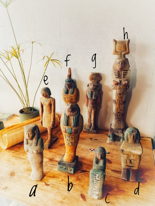 Répliques de statuettes égyptiennes