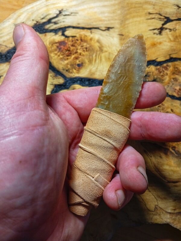 Réplique préhistorique de couteau solutréen en silex bergeracois – Image 2