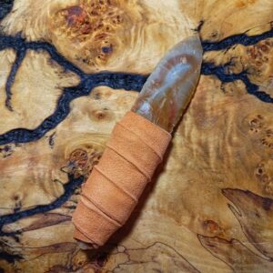 Réplique préhistorique de couteau solutréen en silex bergeracois