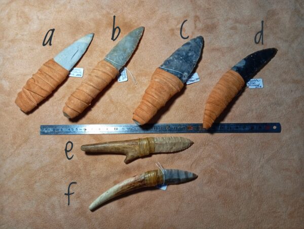 Répliques de couteaux préhistoriques en silex